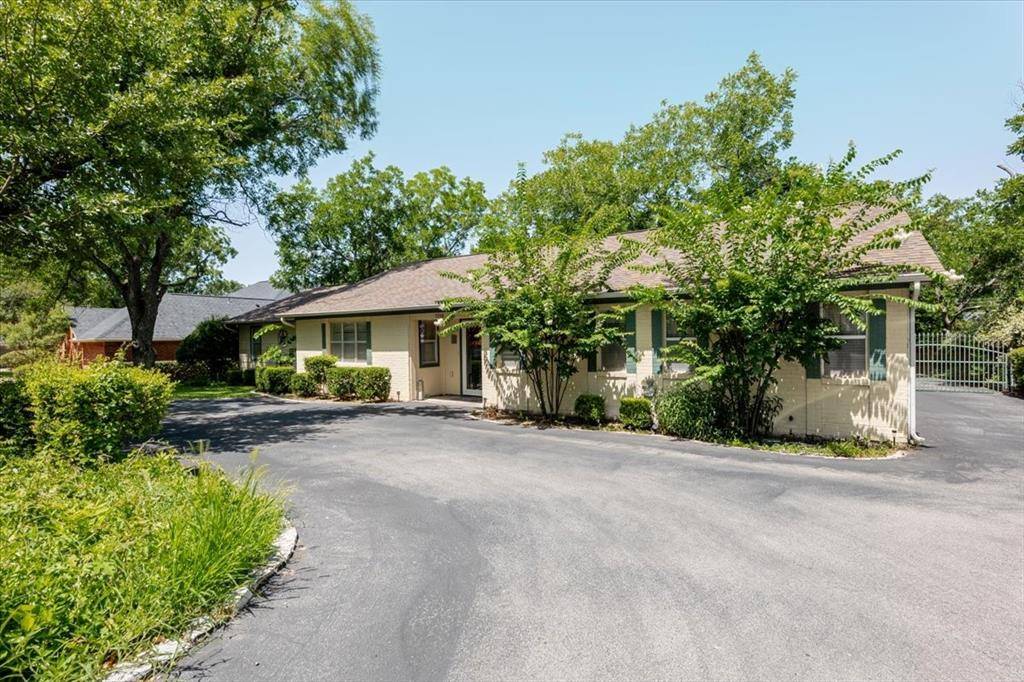 3908 Bandera Drive, De Cordova, TX 76049