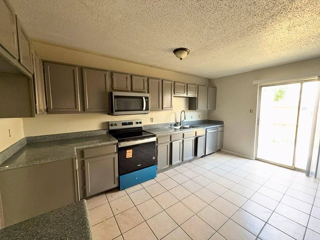 10500 Lake June Road #H1, Dallas, TX 75217