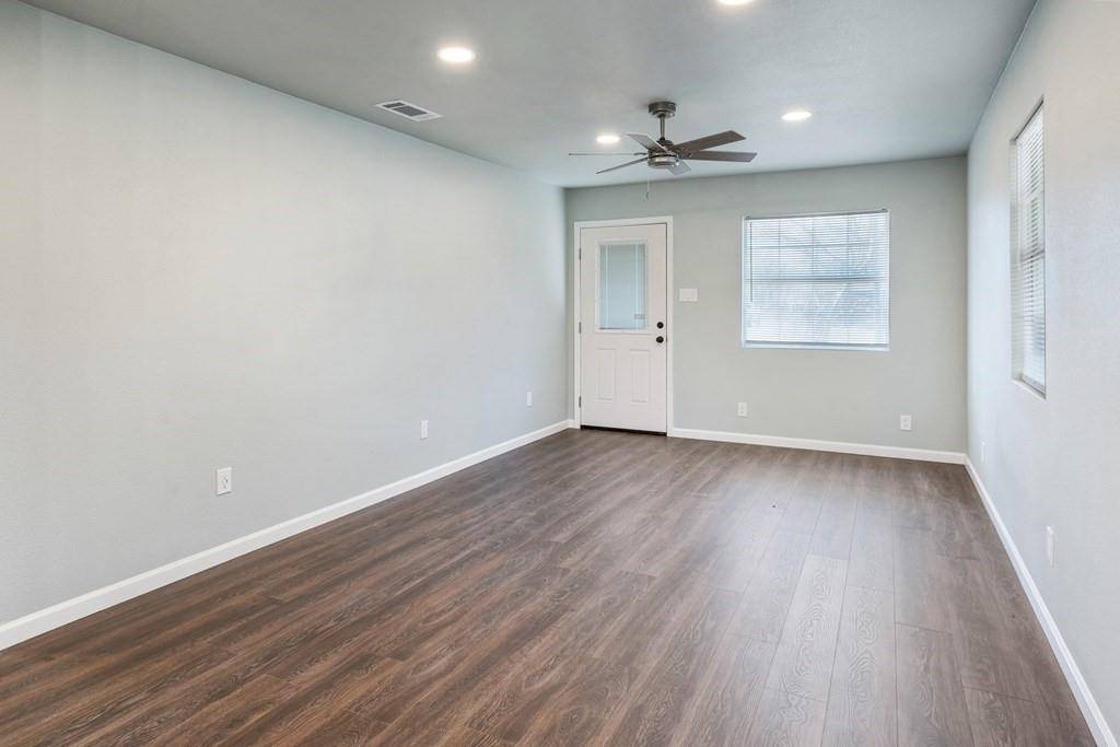 208 N Coleman Street, Mabank, TX 75147