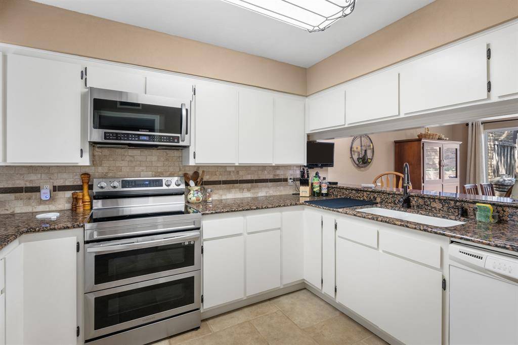 2781 Fairway Park Street, Grand Prairie, TX 75050