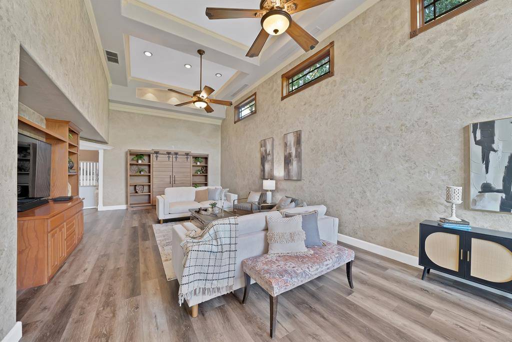 306 E Rochelle Boulevard, Irving, TX 75062