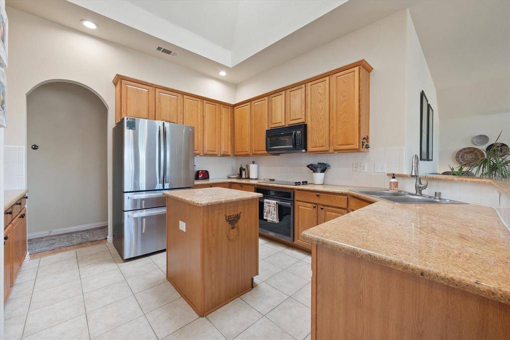 8821 Mallory Court, Waxahachie, TX 76065