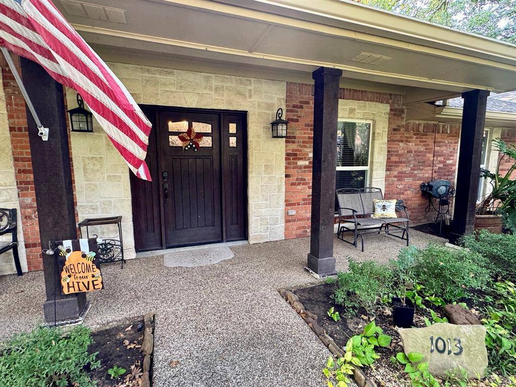 1013 Overhill Drive, Bedford, TX 76022