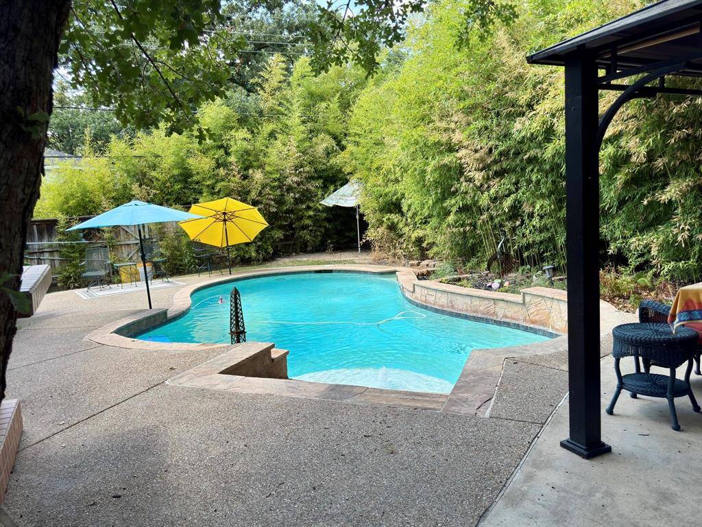 1013 Overhill Drive, Bedford, TX 76022