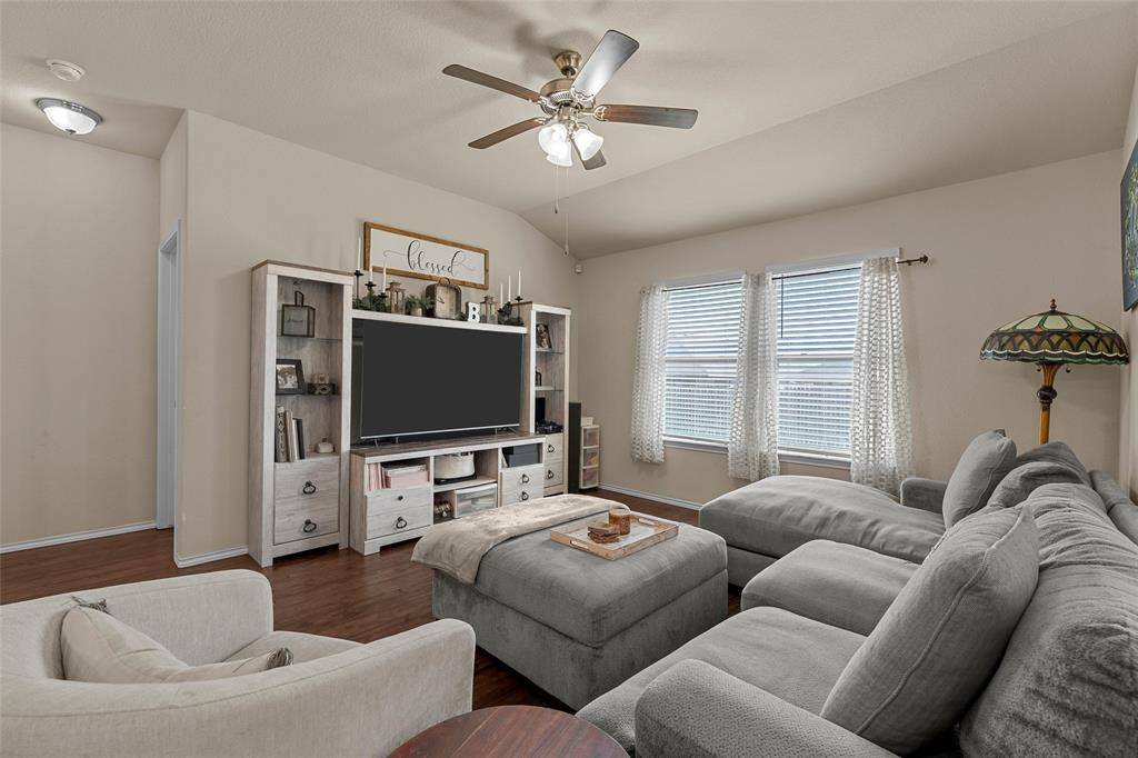 3016 Jackal Drive, Lorena, TX 76655