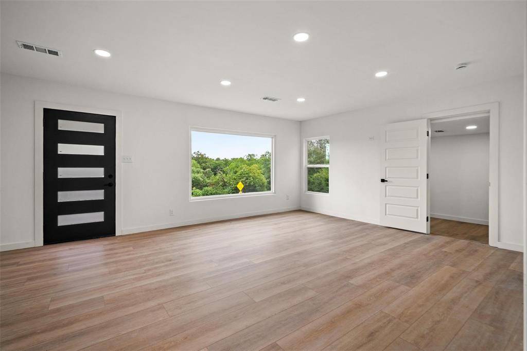 3134 W Jefferson Boulevard, Dallas, TX 75211