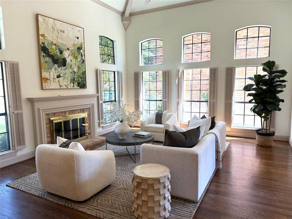2 Grovenor Court, Dallas, TX 75225