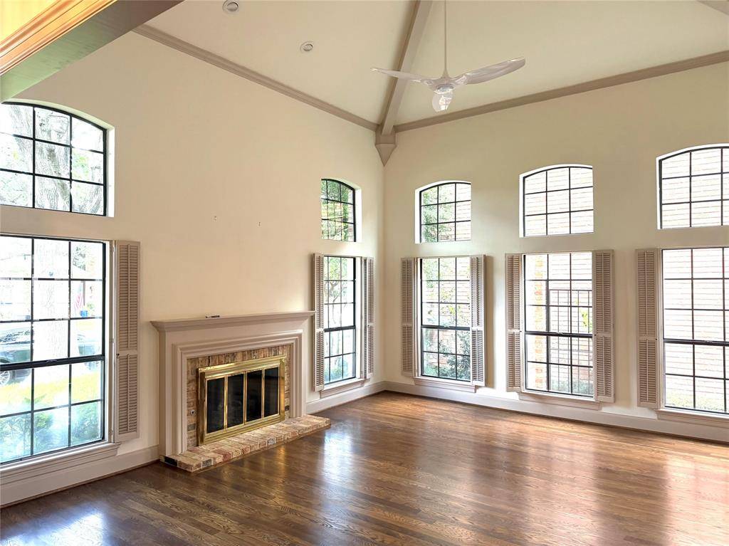 2 Grovenor Court, Dallas, TX 75225