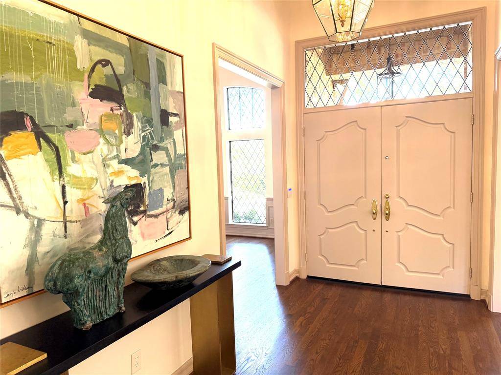2 Grovenor Court, Dallas, TX 75225