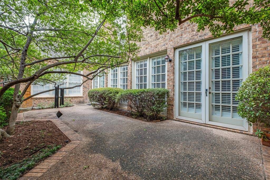 7984 Caruth Court, Dallas, TX 75225