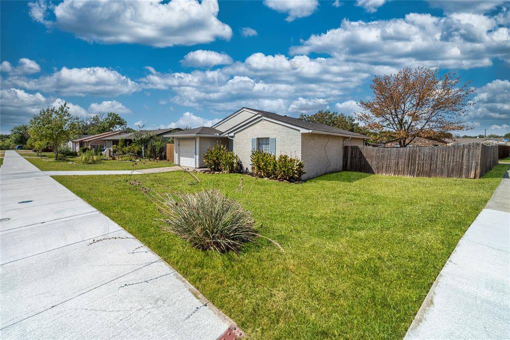 6036 Bogard Drive, The Colony, TX 75056