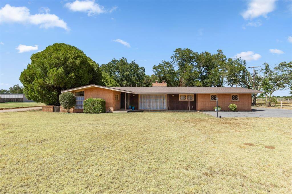 1152 W California Street, Seymour, TX 76380