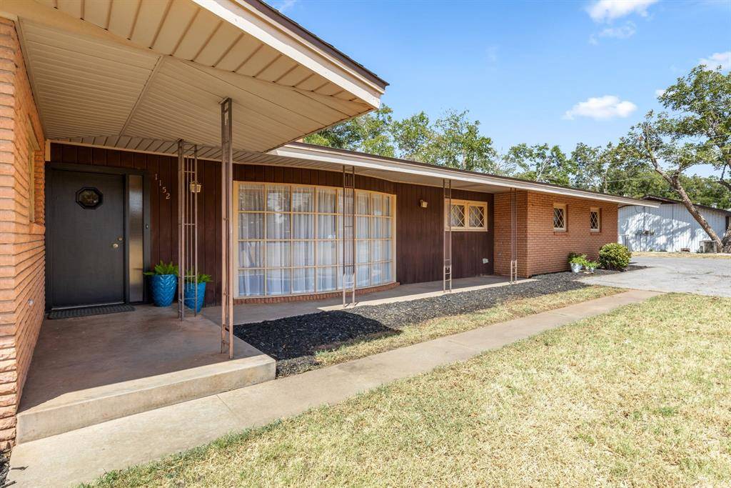 1152 W California Street, Seymour, TX 76380