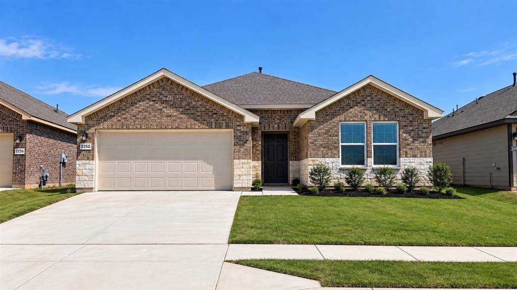 2252 JOHNNY CASH Drive, Fort Worth, TX 76036