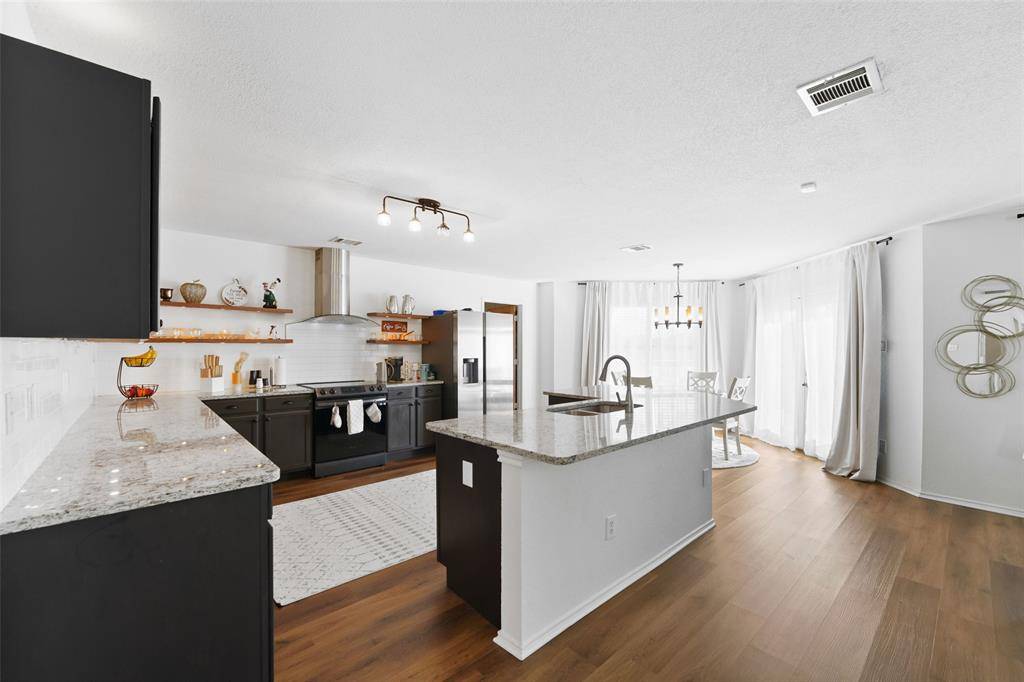 7536 Brentwood Stair Road, Fort Worth, TX 76112