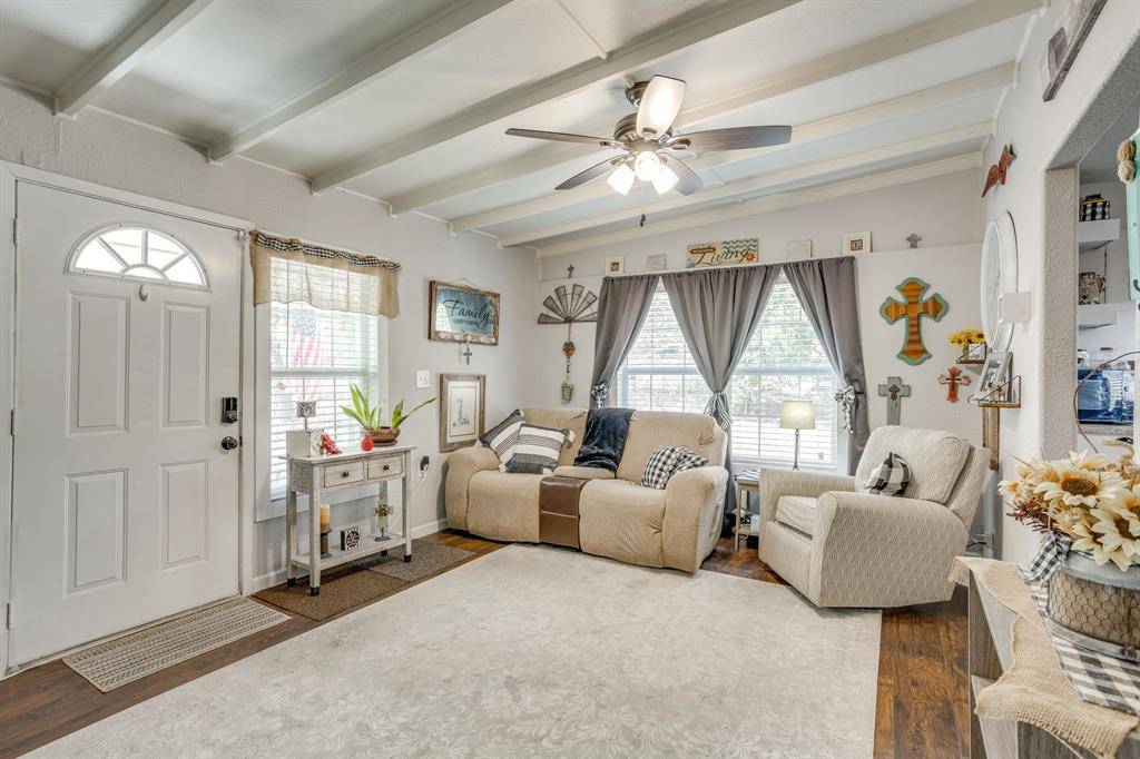 404 Calgary Road, Azle, TX 76020