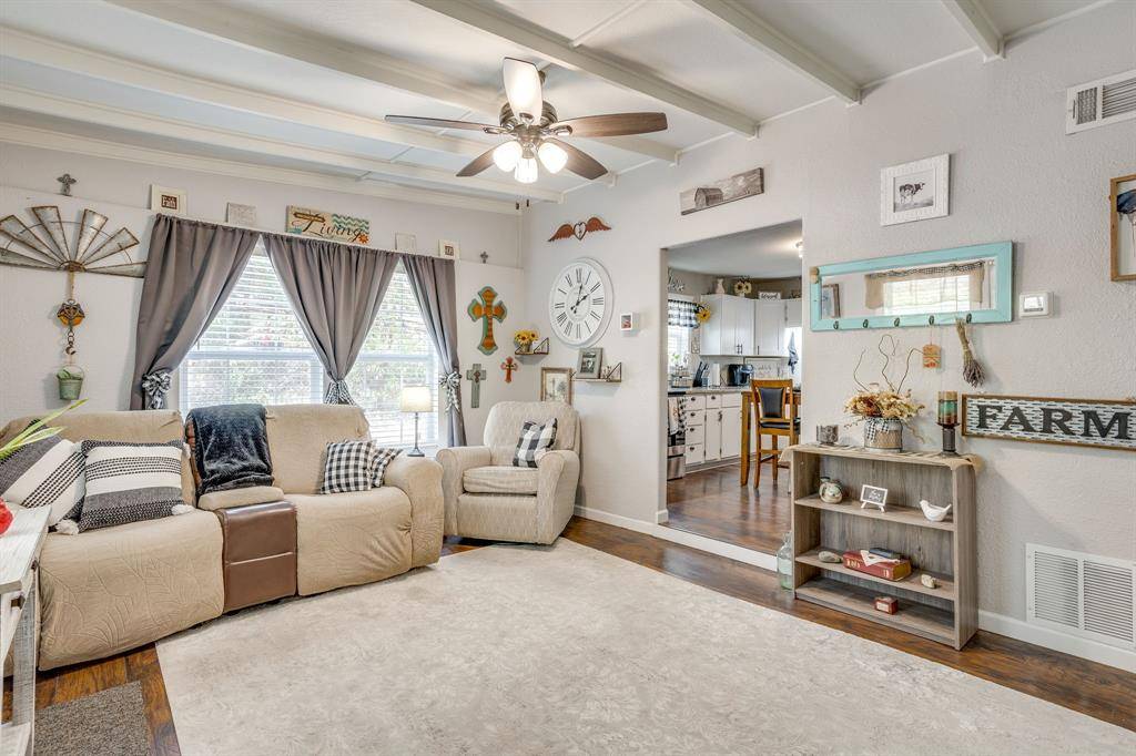 404 Calgary Road, Azle, TX 76020