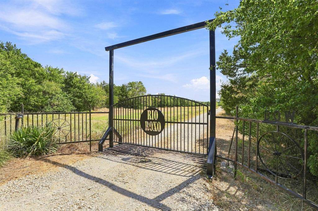 710 Rio Roxo Road, Gordonville, TX 76245