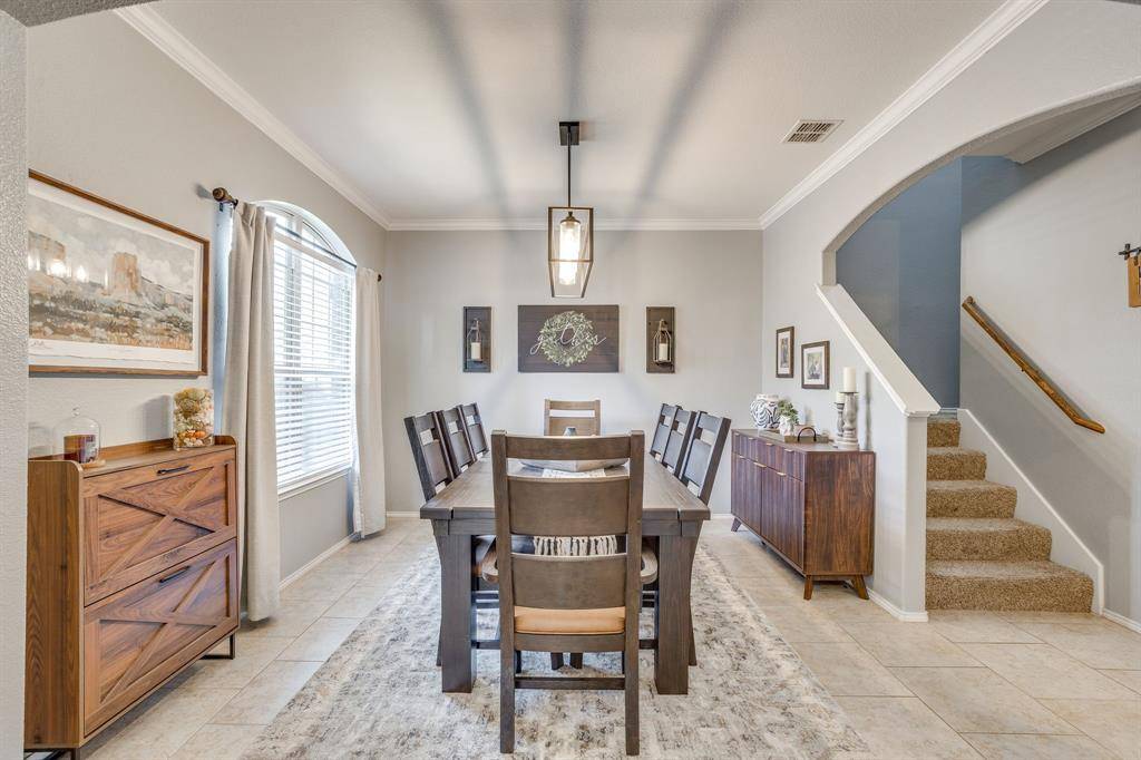 352 Pin Cushion Trail, Burleson, TX 76028