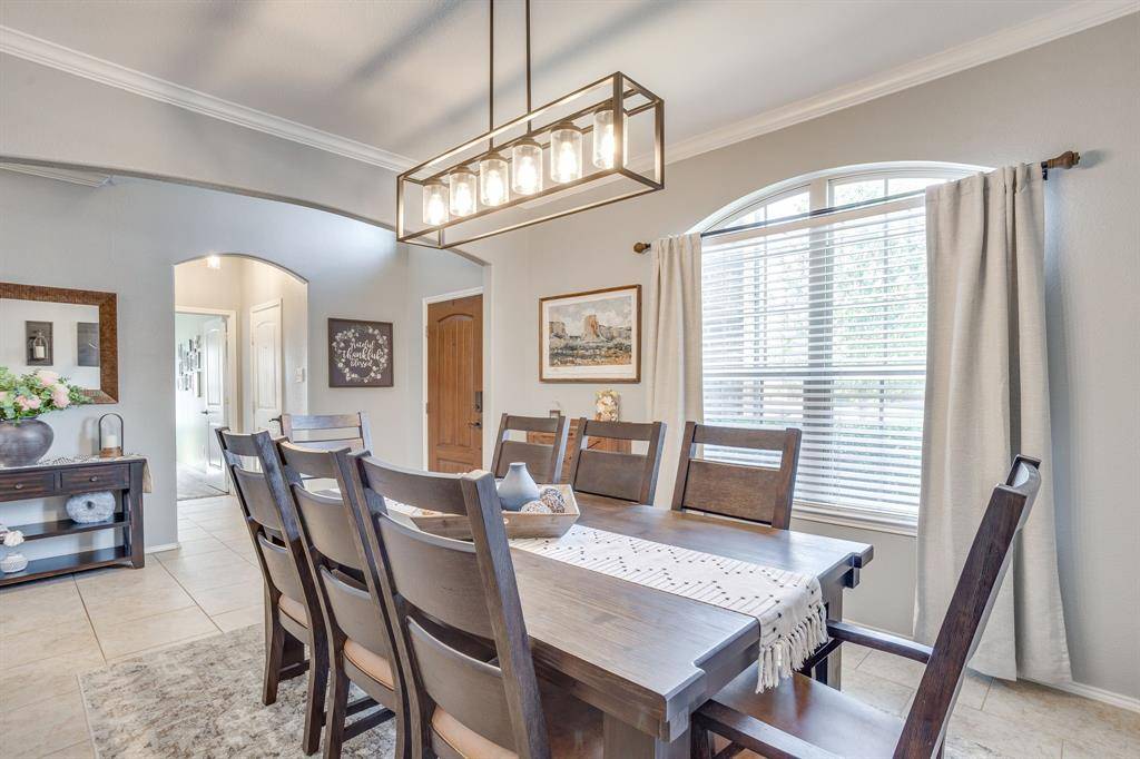 352 Pin Cushion Trail, Burleson, TX 76028