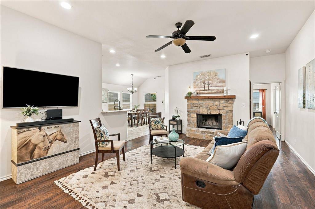 236 Firefly Drive, Springtown, TX 76082