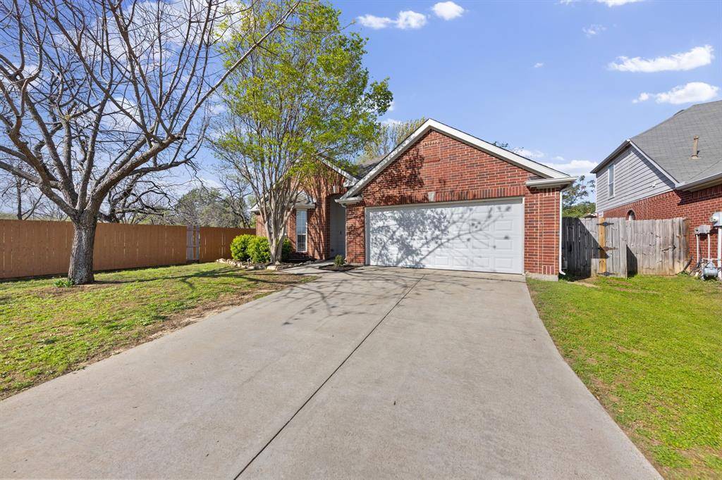 814 Lake Bluff Drive, Lake Dallas, TX 75065