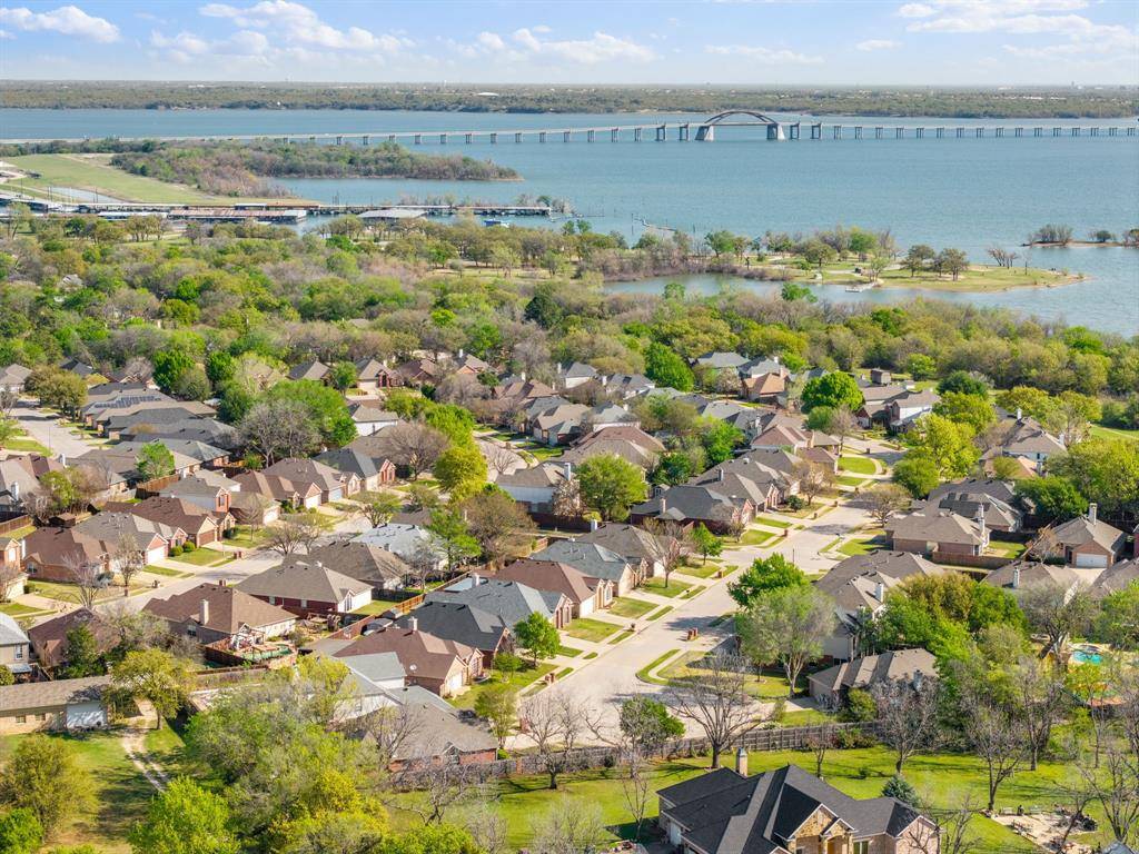 814 Lake Bluff Drive, Lake Dallas, TX 75065