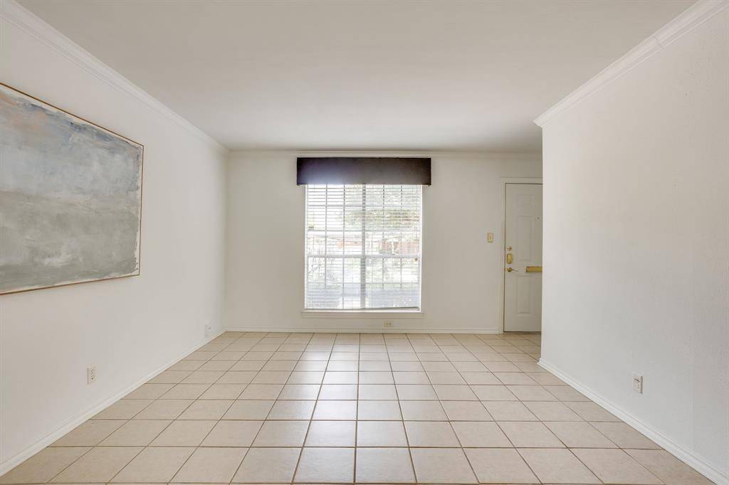901 Roaring Springs Road, Fort Worth, TX 76114