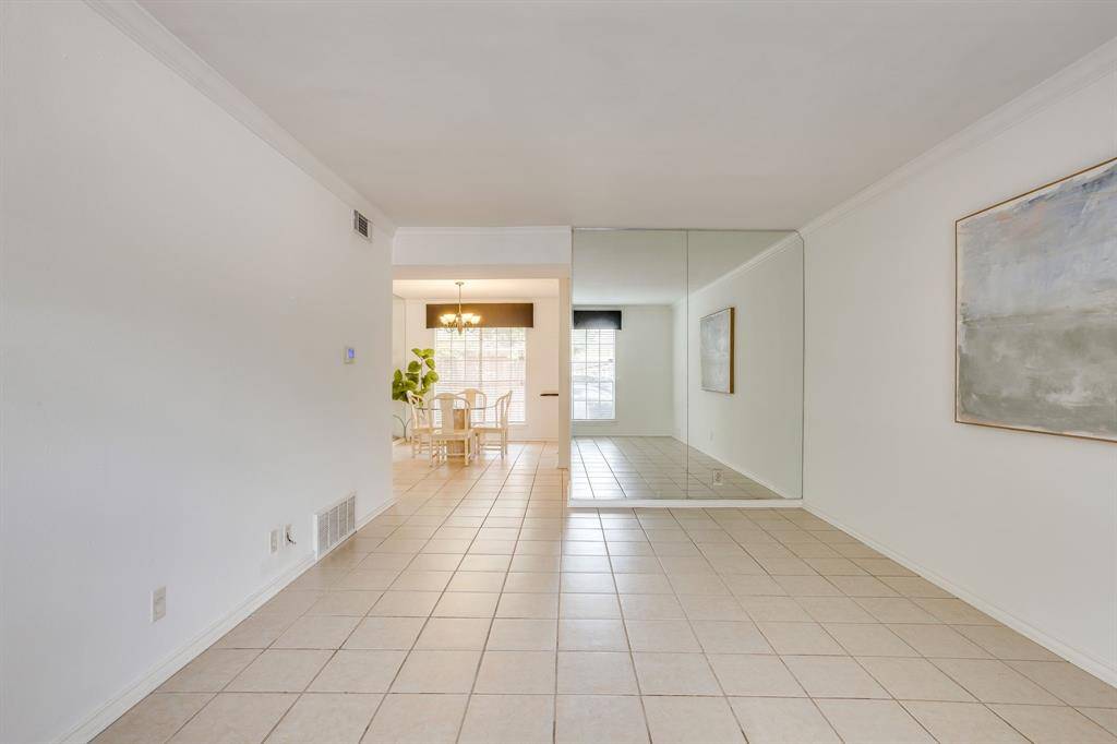 901 Roaring Springs Road, Fort Worth, TX 76114