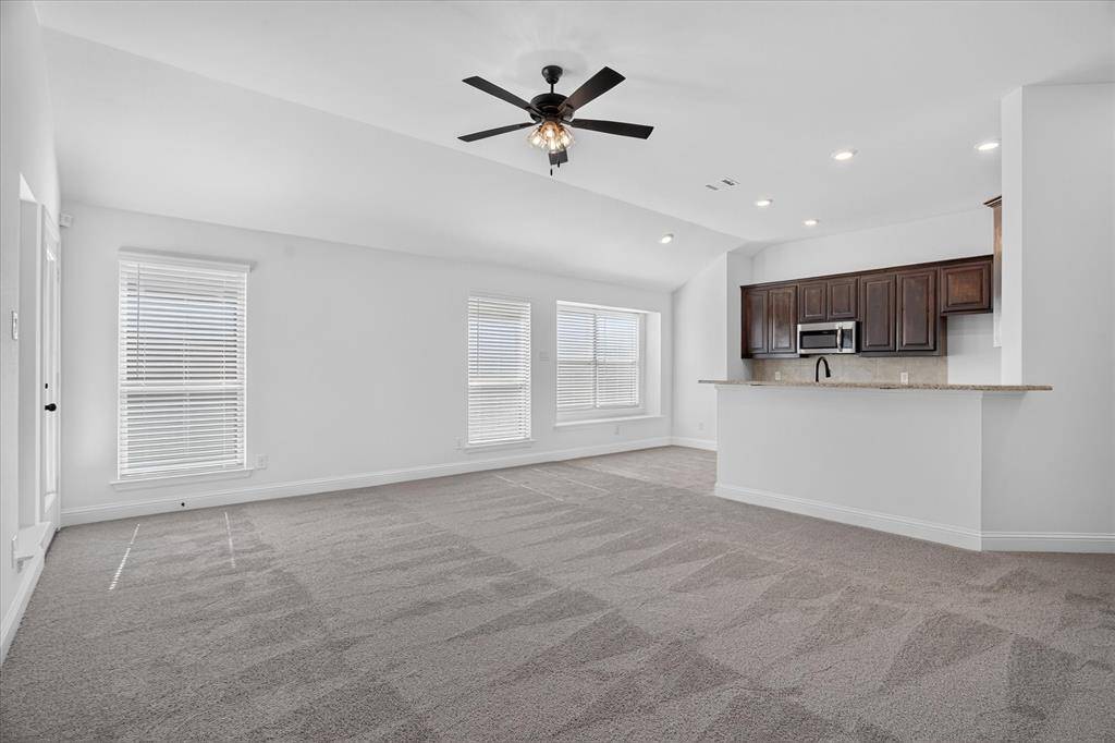 425 Rose Avenue, Cleburne, TX 76033