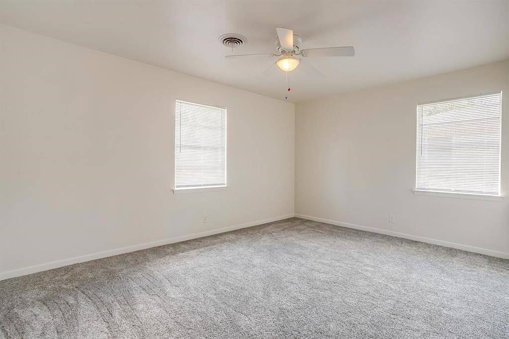 128 SE Robert Street, Burleson, TX 76028