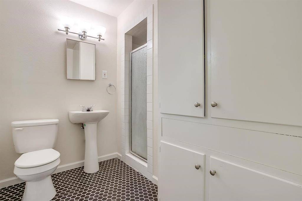 128 SE Robert Street, Burleson, TX 76028