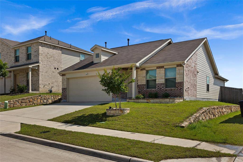 8324 Hollow Bend Street, Fort Worth, TX 76123