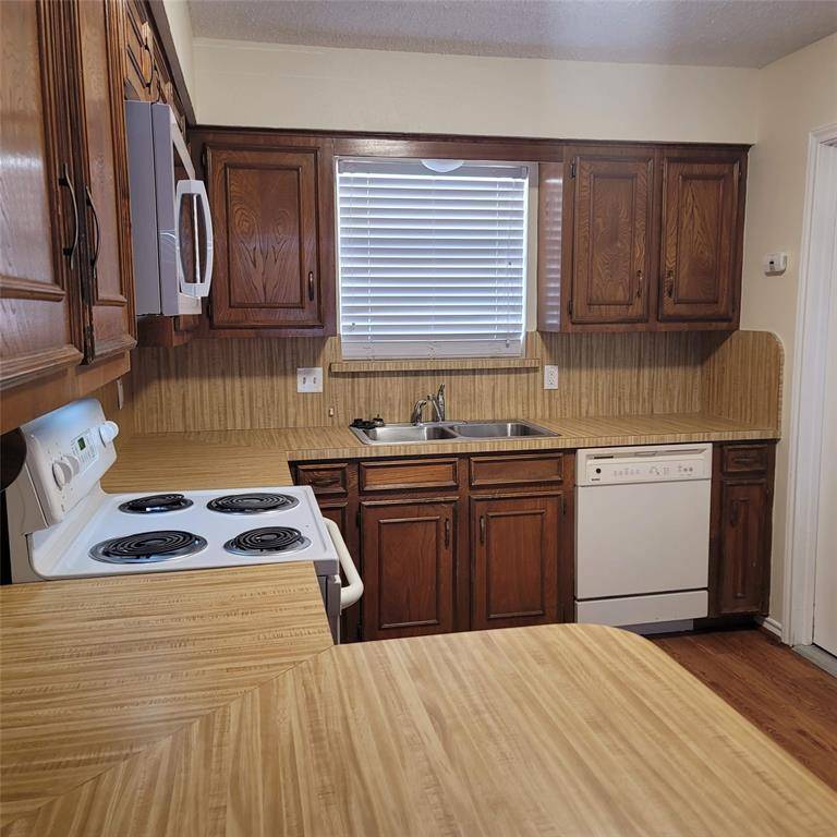 615 Arleta Lane, Ennis, TX 75119