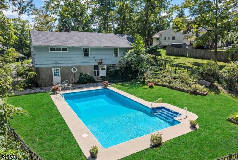 115 Riverwood Ave, Bedminster Twp., NJ 07921