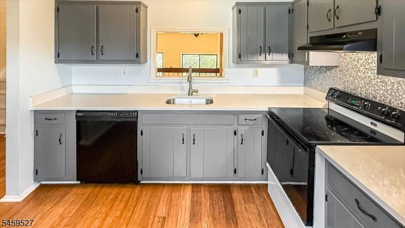 584 Dell Pl #84, Stanhope Boro, NJ 07874