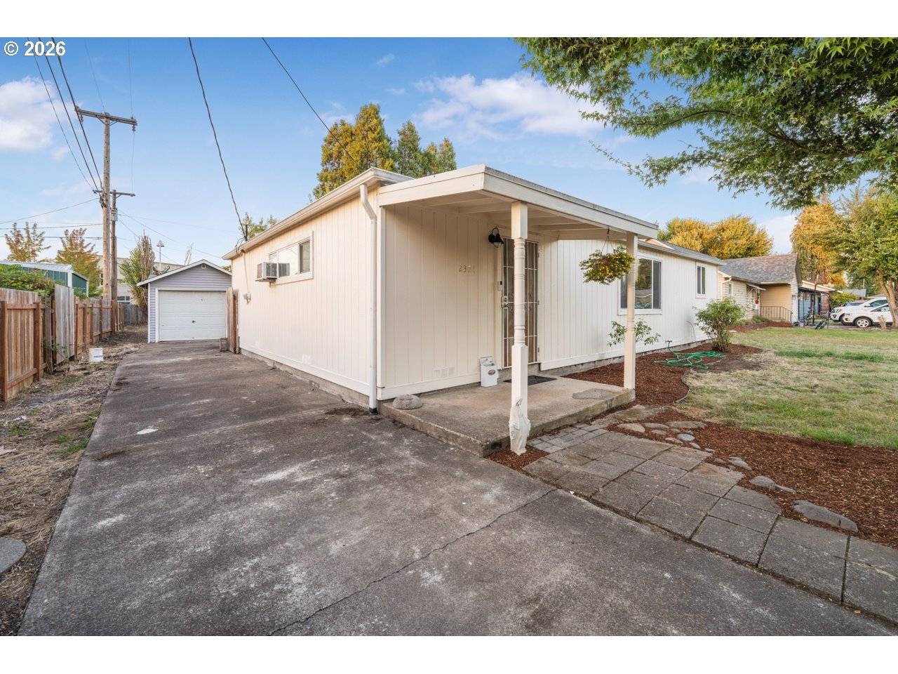 2324 DUBENS LN, Springfield, OR 97477
