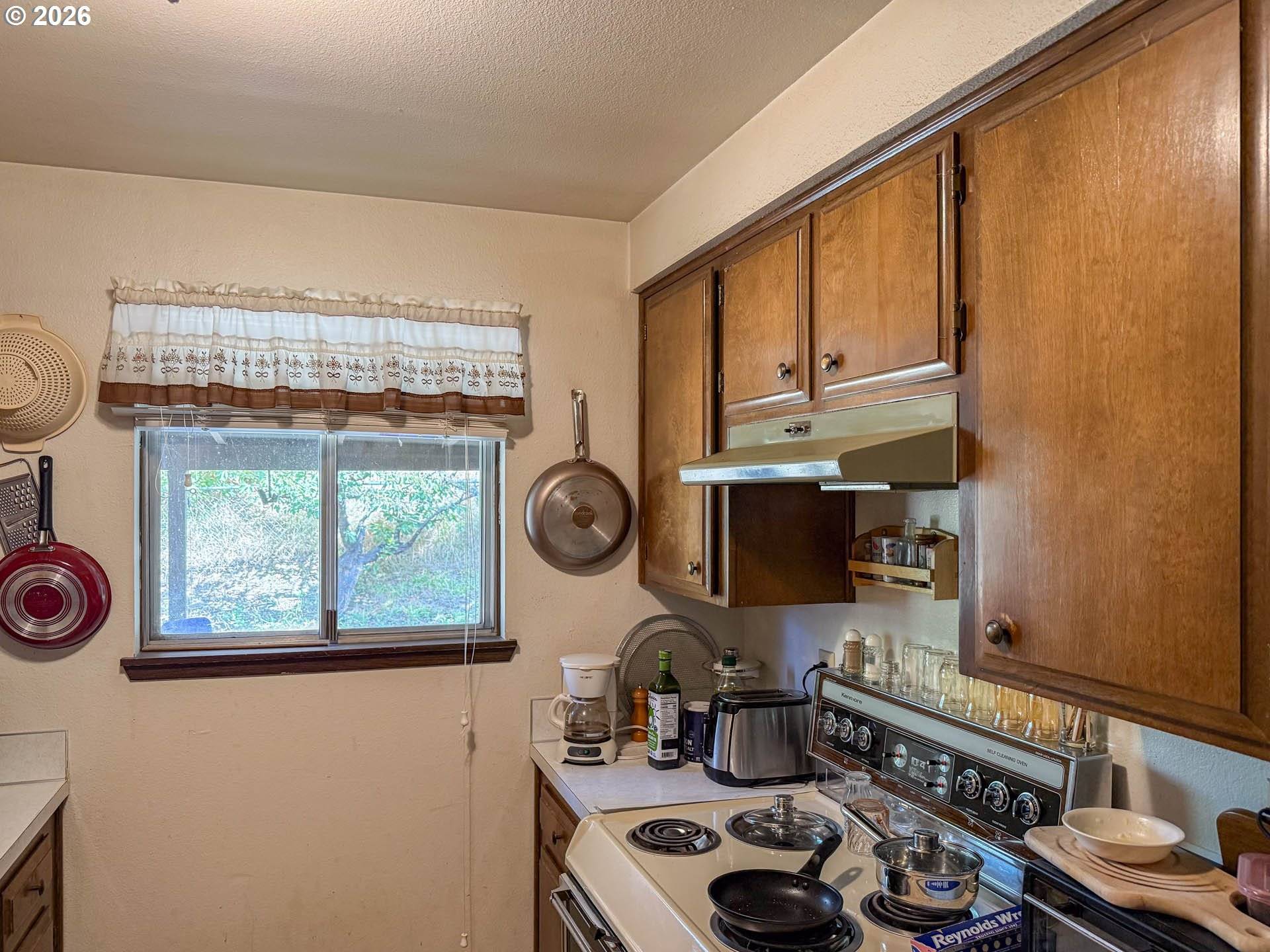 226 CHICKERING ST, Myrtle Creek, OR 97457