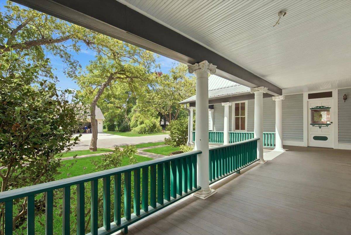500 Ramona ST, Smithville, TX 78957
