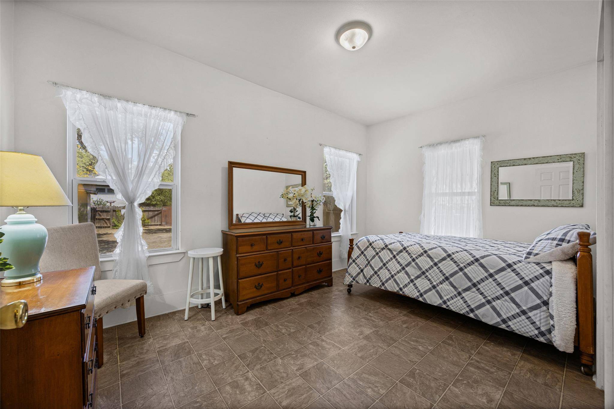 906 W Elizabeth ST, Austin, TX 78704