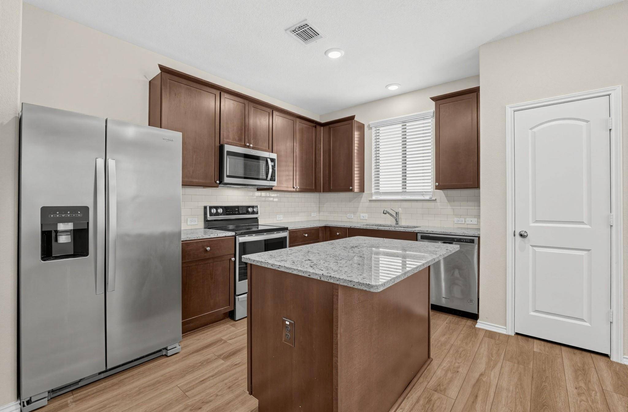 400 Bedford Falls LN, Jarrell, TX 76537