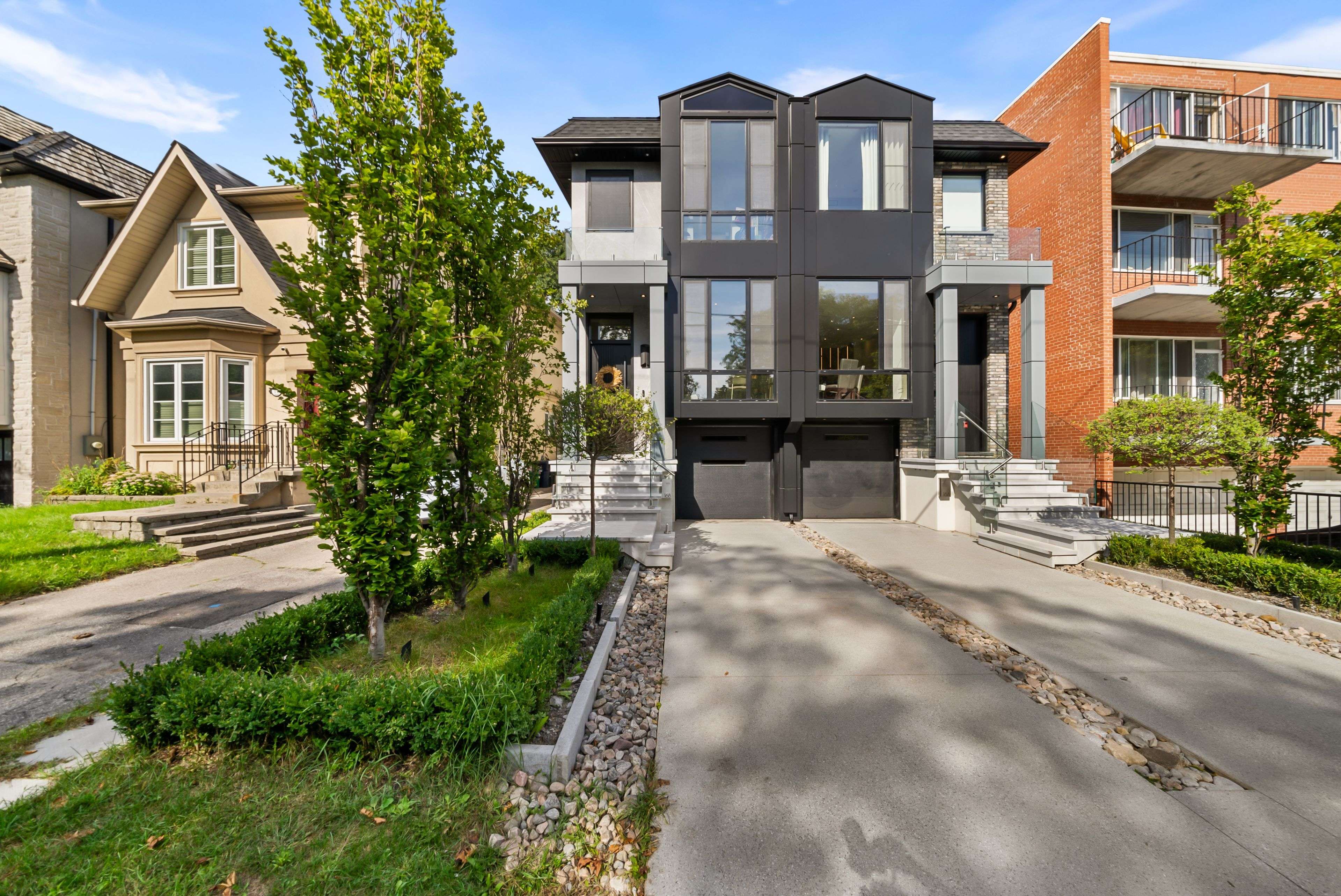 16B Kenrae RD, Toronto C11, ON M4G 1Y1