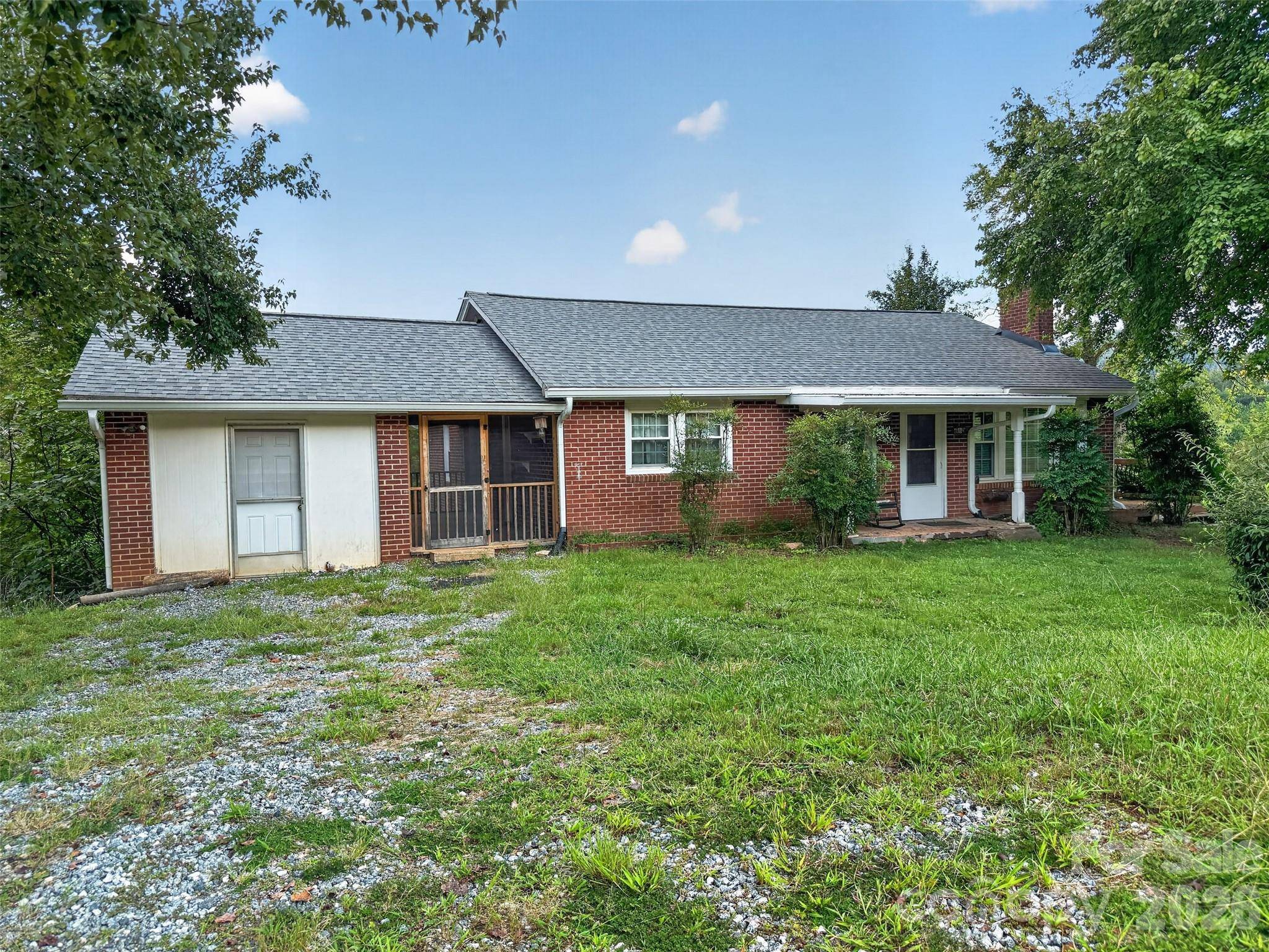 683 McDaniel RD, Lake Lure, NC 28746
