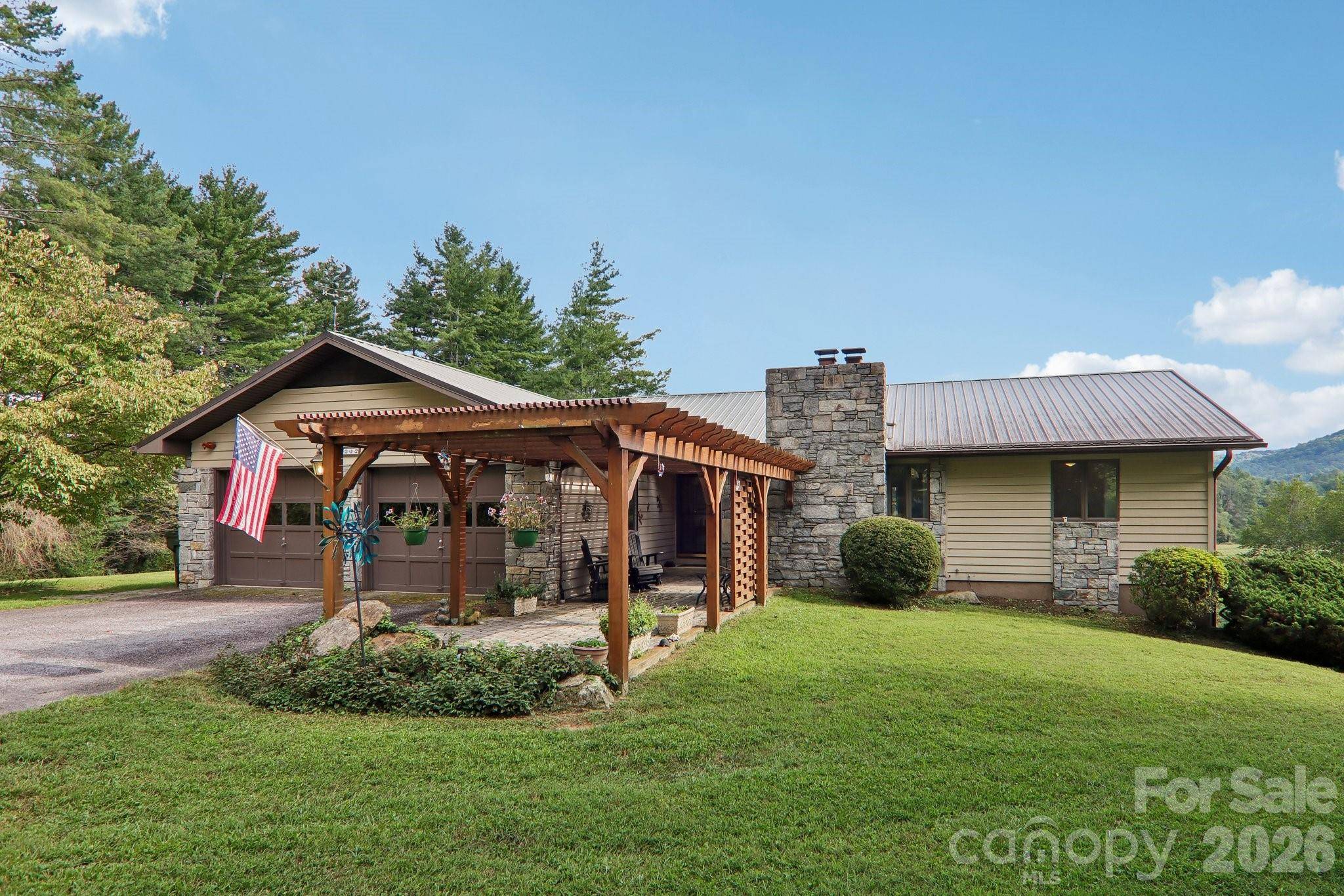 212 Rocky Meadow LN, Etowah, NC 28729