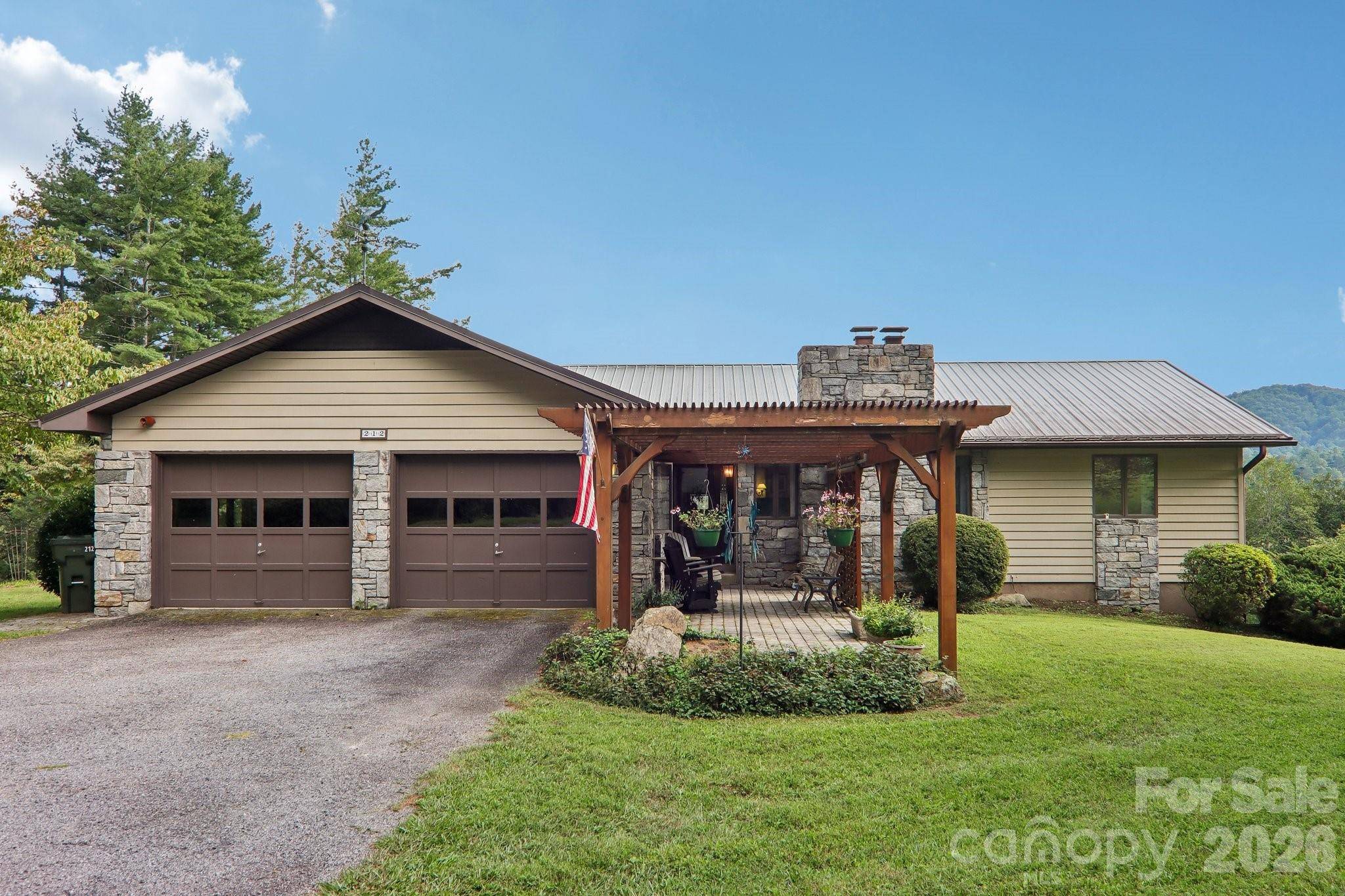 212 Rocky Meadow LN, Etowah, NC 28729
