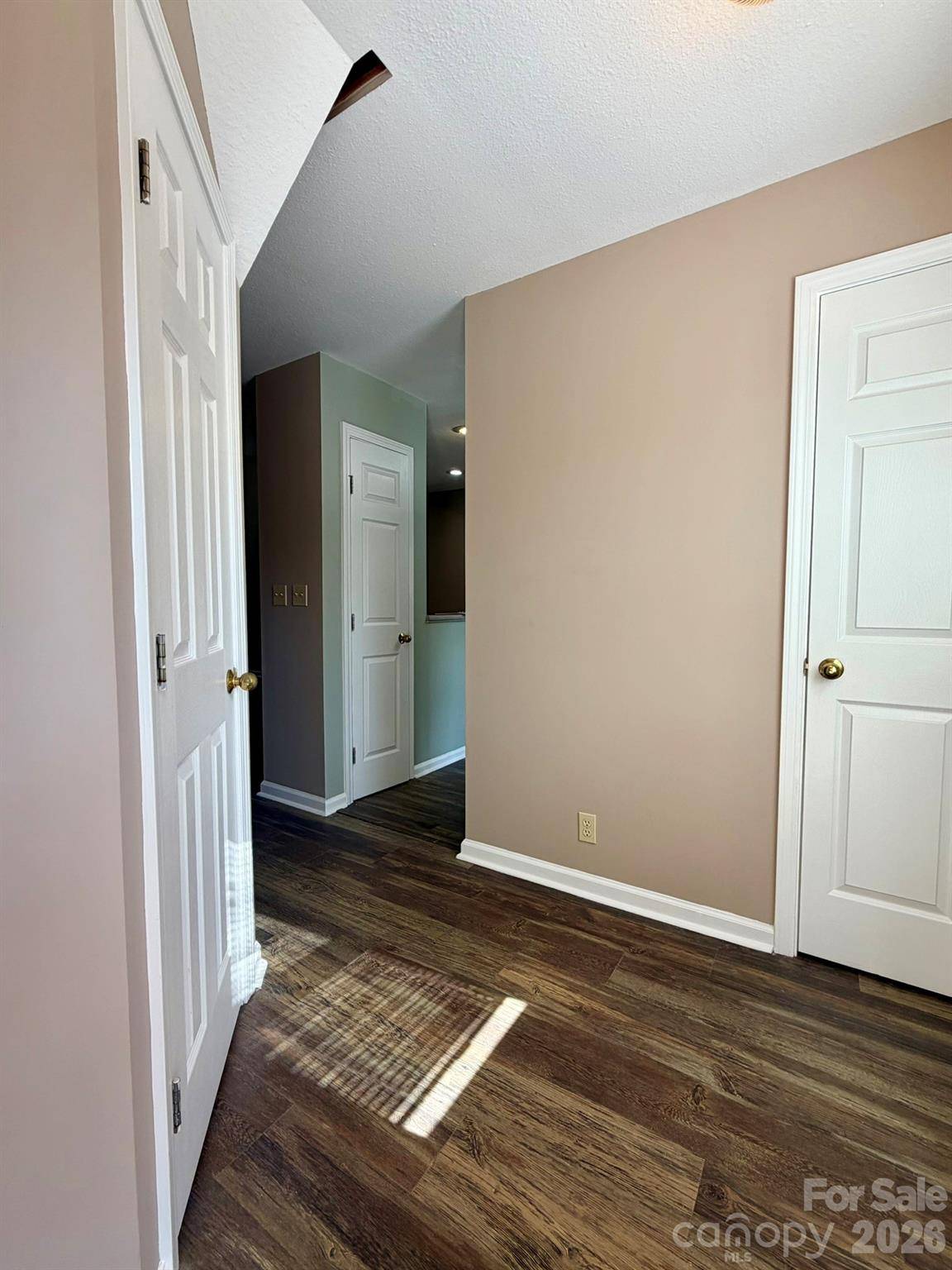 22 Willow Tree RUN, Asheville, NC 28803