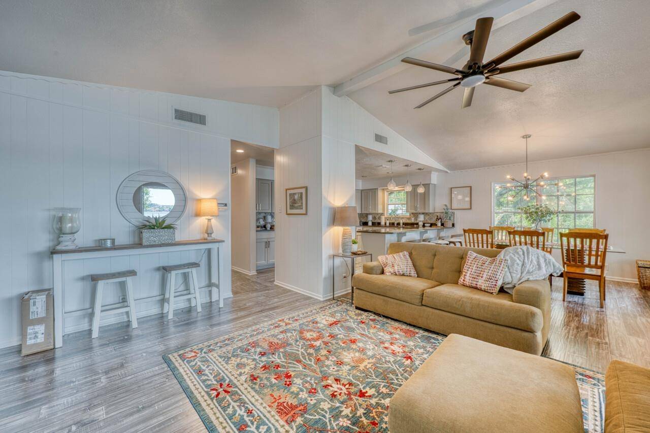 2814 Lakeview DR, Granite Shoals, TX 78654
