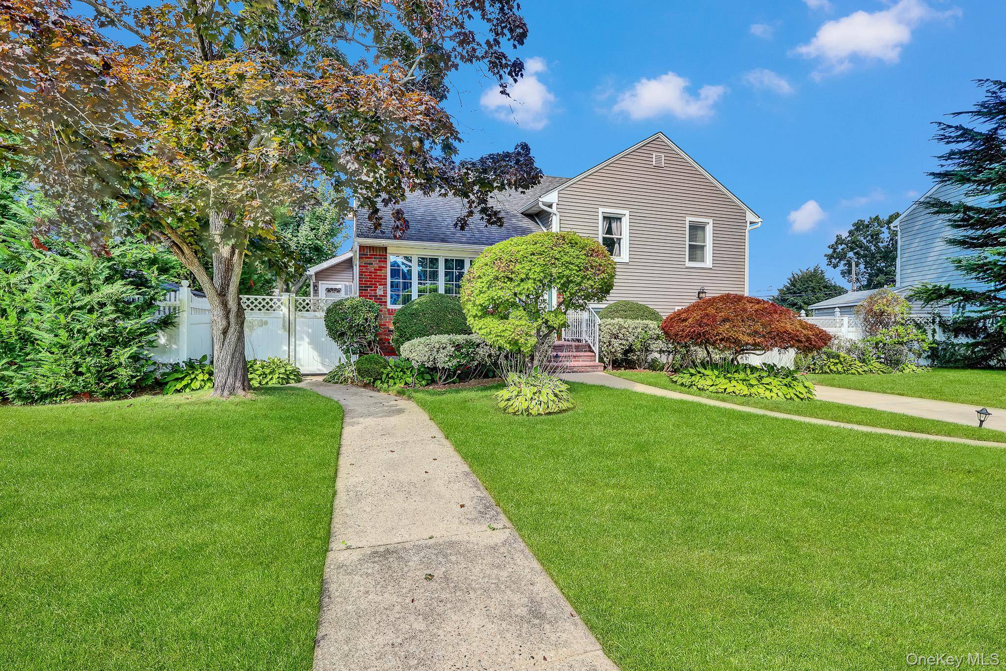 948 Simon PL, Wantagh, NY 11793