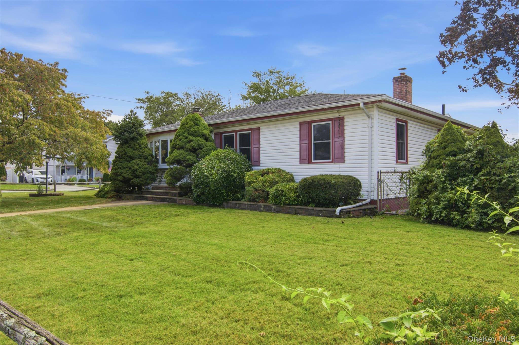 439 9th ST, West Babylon, NY 11704