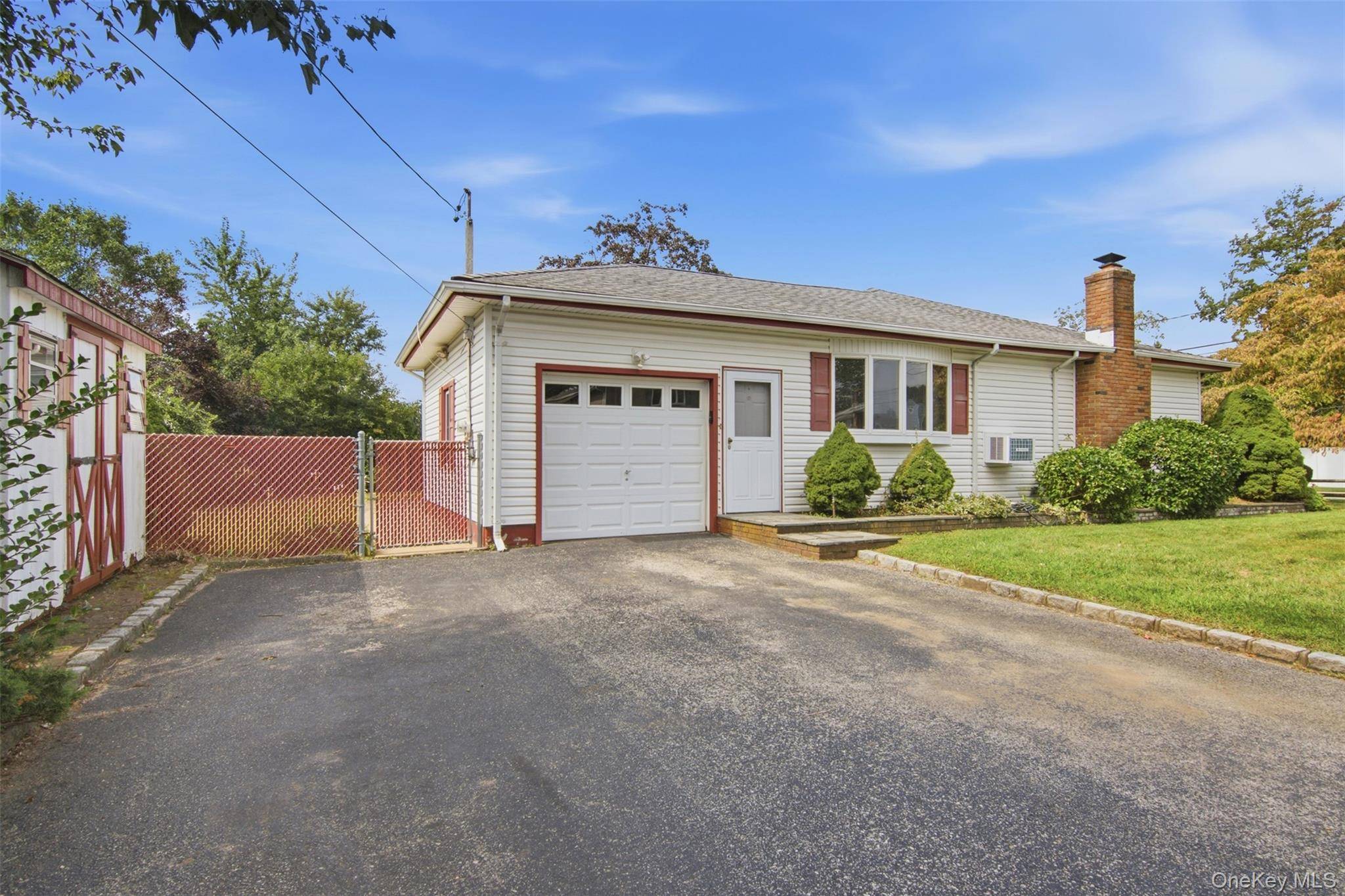 439 9th ST, West Babylon, NY 11704